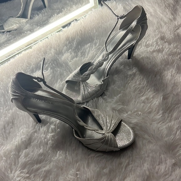 Kelly & Katie sparkling silver pumps - Picture 4 of 5